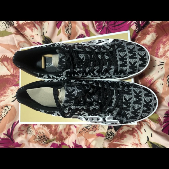 Michael Kors sneakers, color black,grey, and white new. - Picture 2 of 3